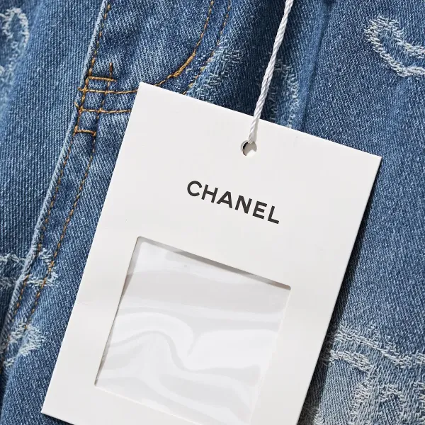 【CHANEL  公式旗艦店】シャネル    ジーパン  ご好評に付き再入荷！ 241220