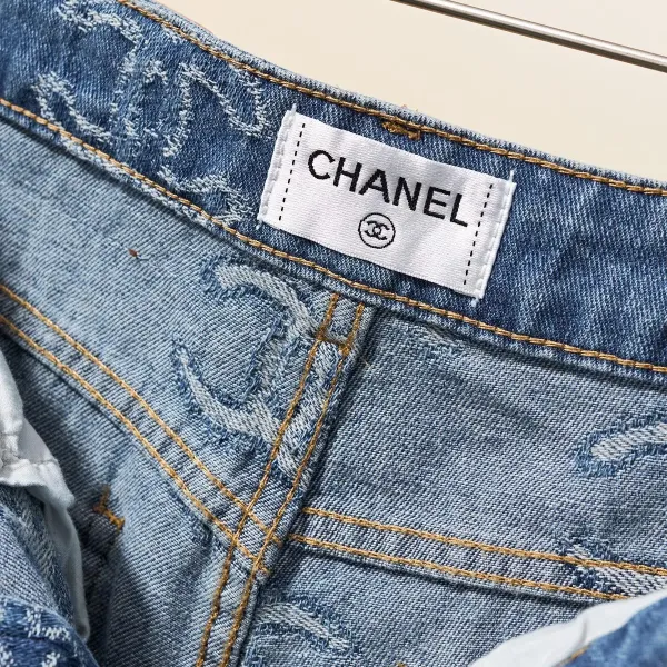 【CHANEL  公式旗艦店】シャネル    ジーパン  ご好評に付き再入荷！ 241220