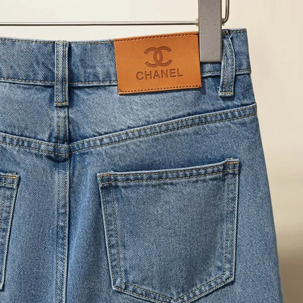 【CHANEL  公式旗艦店】シャネル    ジーパン  ご好評に付き再入荷！ 241218