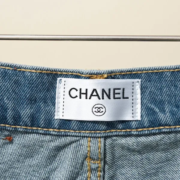 【CHANEL  公式旗艦店】シャネル    ジーパン  ご好評に付き再入荷！ 241218