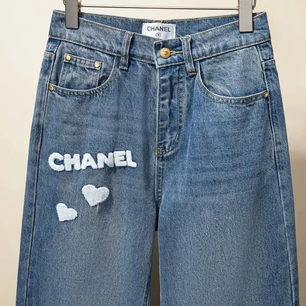 【CHANEL  公式旗艦店】シャネル    ジーパン  ご好評に付き再入荷！ 241218