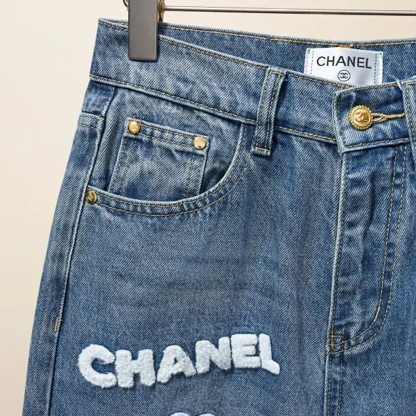 【CHANEL  公式旗艦店】シャネル    ジーパン  ご好評に付き再入荷！ 241218