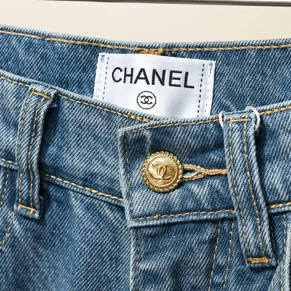 【CHANEL  公式旗艦店】シャネル    ジーパン  ご好評に付き再入荷！ 241218