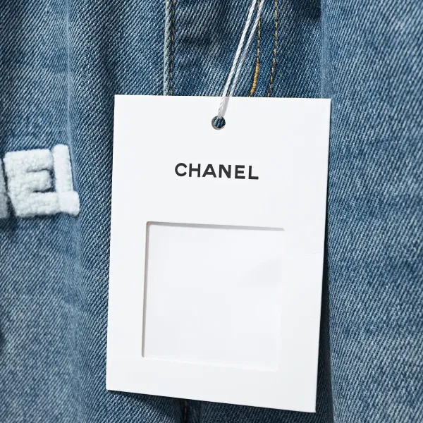 【CHANEL  公式旗艦店】シャネル    ジーパン  ご好評に付き再入荷！ 241218
