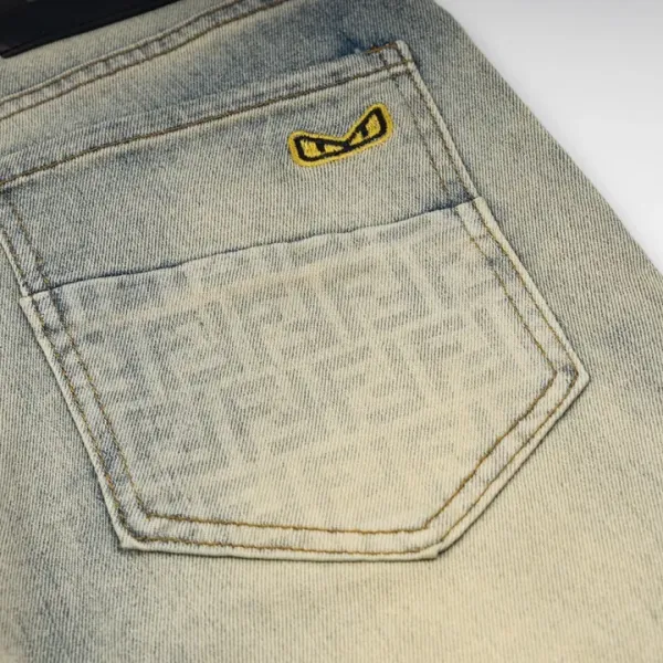 【FENDI 公式旗艦店】フェンディ  ジーパン  ご好評に付き再入荷！ 241220