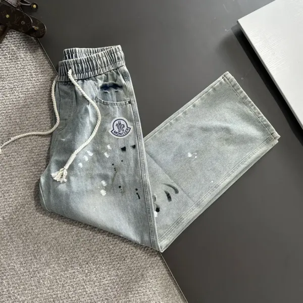 【MONCLER  公式旗艦店】モンクレール   ジーパン  ご好評に付き再入荷！ 241220