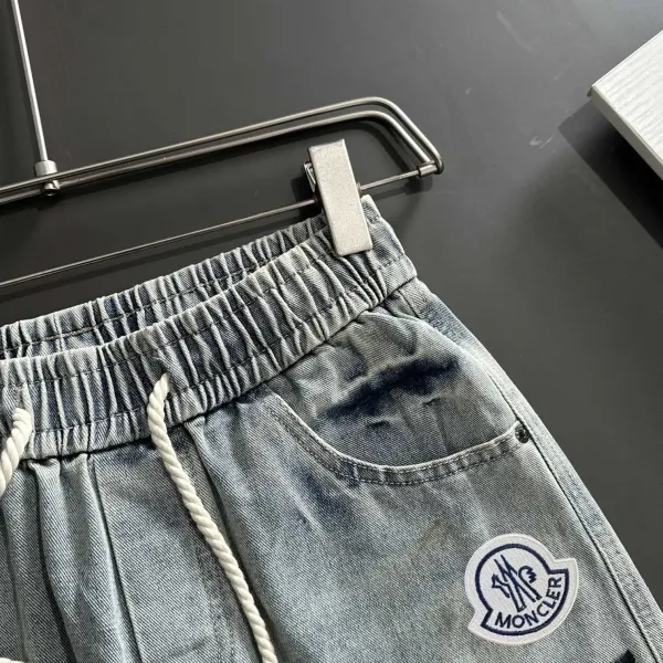 【MONCLER  公式旗艦店】モンクレール   ジーパン  ご好評に付き再入荷！ 241220