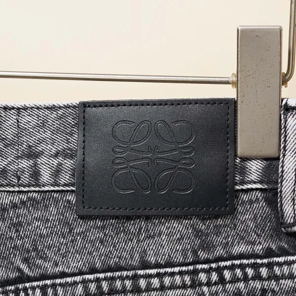 【LOEWE  公式旗艦店】 ロエベ  ジーパン  ご好評に付き再入荷！ 241219