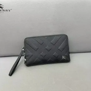 【BURBERRY 公式旗艦店】バーバリー クラッチバッグ  当日出荷 好評に付き再入荷！26*16CM
