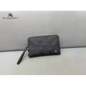 【BURBERRY 公式旗艦店】バーバリー クラッチバッグ  当日出荷 好評に付き再入荷！26*16CM