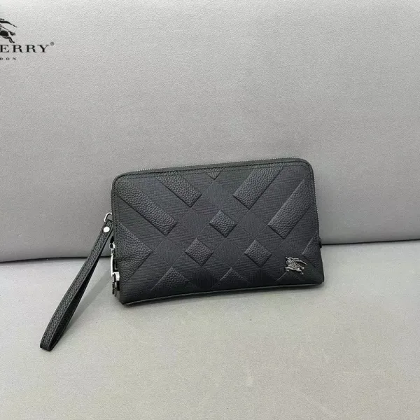 【BURBERRY 公式旗艦店】バーバリー クラッチバッグ  当日出荷 好評に付き再入荷！26*16CM