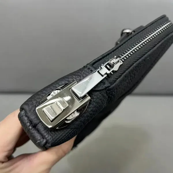 【BURBERRY 公式旗艦店】バーバリー クラッチバッグ  当日出荷 好評に付き再入荷！26*16CM