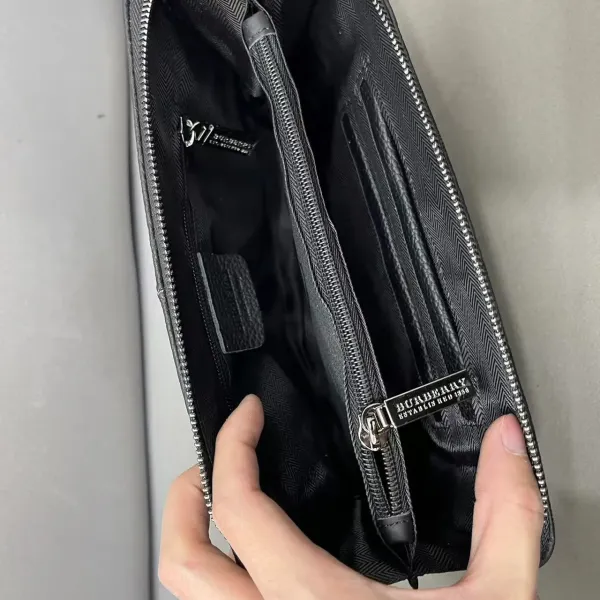 【BURBERRY 公式旗艦店】バーバリー クラッチバッグ  当日出荷 好評に付き再入荷！26*16CM