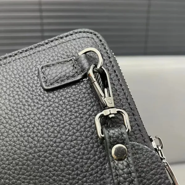 【BURBERRY 公式旗艦店】バーバリー クラッチバッグ  当日出荷 好評に付き再入荷！26*16CM