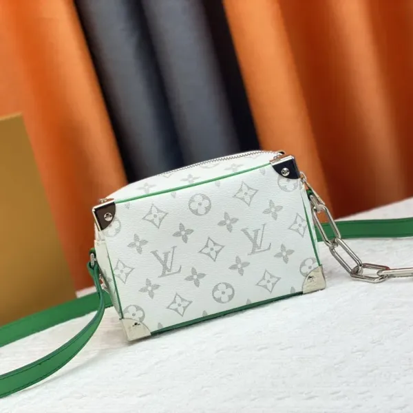 【LOUIS VUITTON 公式旗艦店】ルイヴィトン 斜めがけバッグ当日出荷 好評に付き再入荷!18.5*13*8CM 【LOUIS VUITTON 公式旗艦店】ルイヴィトン 斜めがけバッグ当日出荷 好評に付き再入荷!18.5*13*8CM