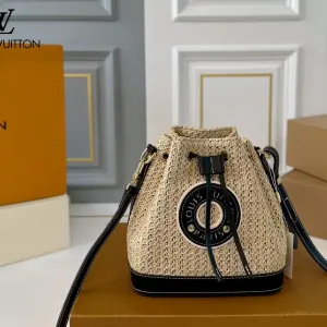 【LOUIS VUITTON 公式旗艦店】ルイヴィトン  斜めがけバッグ 当日出荷 好評に付き再入荷！20*21CM  1240722