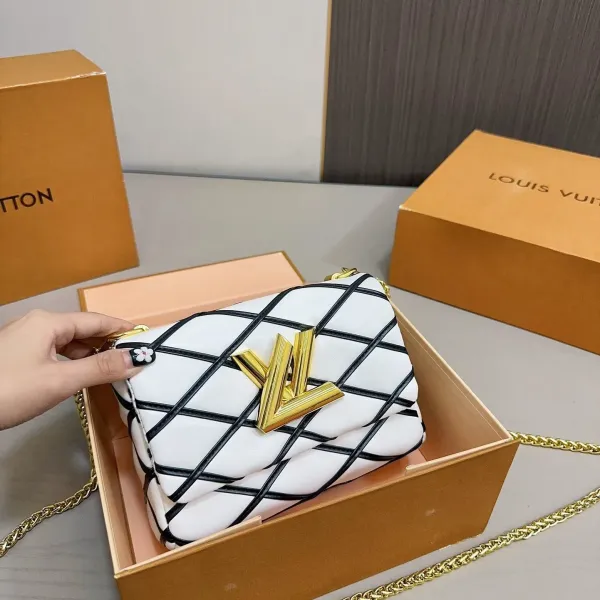 【LOUIS VUITTON 公式旗艦店】ルイヴィトン  斜めがけバッグ 当日出荷 好評に付き再入荷！21*15CM  1240722