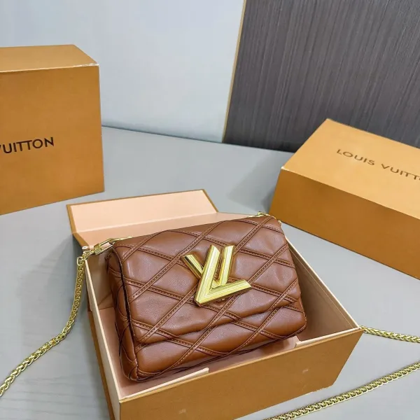 【LOUIS VUITTON 公式旗艦店】ルイヴィトン  斜めがけバッグ 当日出荷 好評に付き再入荷！21*15CM  1240722