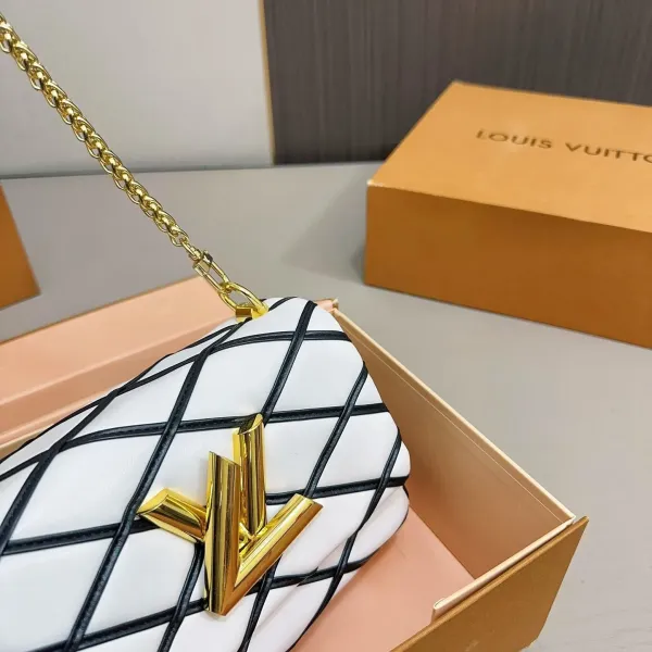 【LOUIS VUITTON 公式旗艦店】ルイヴィトン  斜めがけバッグ 当日出荷 好評に付き再入荷！21*15CM  1240722