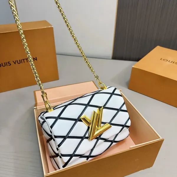 【LOUIS VUITTON 公式旗艦店】ルイヴィトン  斜めがけバッグ 当日出荷 好評に付き再入荷！21*15CM  1240722