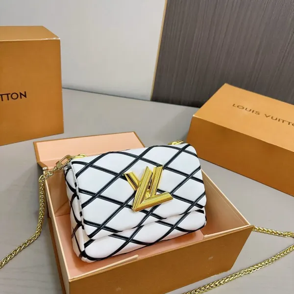 【LOUIS VUITTON 公式旗艦店】ルイヴィトン  斜めがけバッグ 当日出荷 好評に付き再入荷！21*15CM  1240722