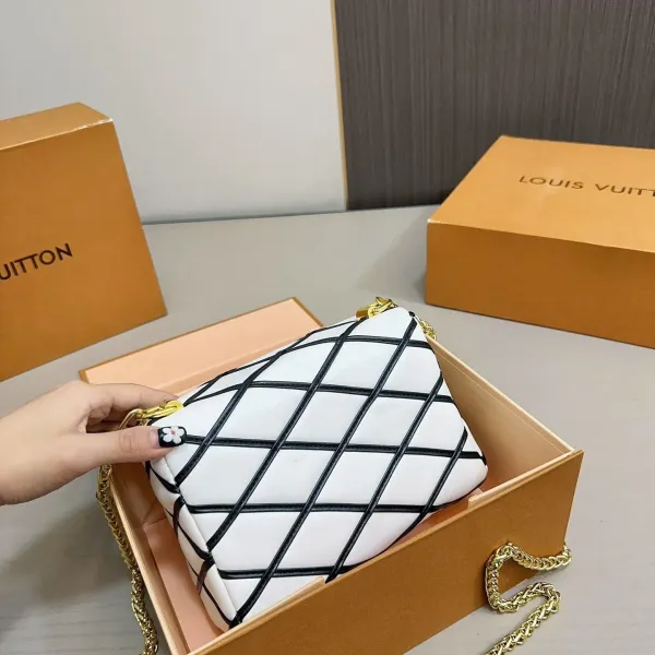 【LOUIS VUITTON 公式旗艦店】ルイヴィトン  斜めがけバッグ 当日出荷 好評に付き再入荷！21*15CM  1240722