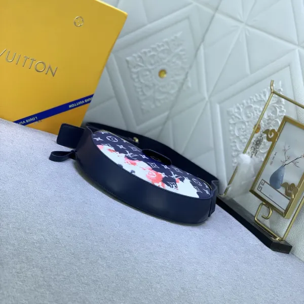 【LOUIS VUITTON 公式旗艦店】ルイヴィトン  斜めがけバッグ当日出荷 好評に付き再入荷！24.5*16*4.5CM