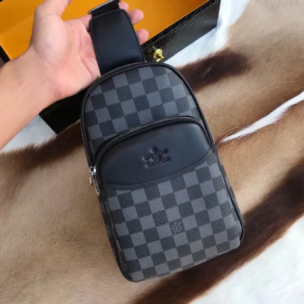 【LOUIS VUITTON    公式旗艦店】ルイヴィトン   胸ポケット 当日出荷 好評に付き再入荷！28*20*6CM