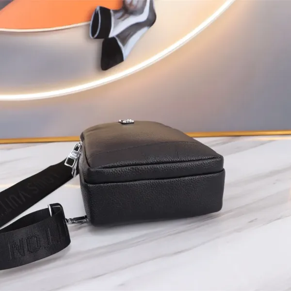【LOUIS VUITTON  公式 旗艦店】 ルイヴィトン   胸ポケット当日出荷 好評に付き再入荷！34*17*6CM