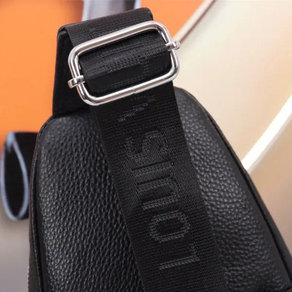 【LOUIS VUITTON  公式 旗艦店】 ルイヴィトン   胸ポケット当日出荷 好評に付き再入荷！34*17*6CM