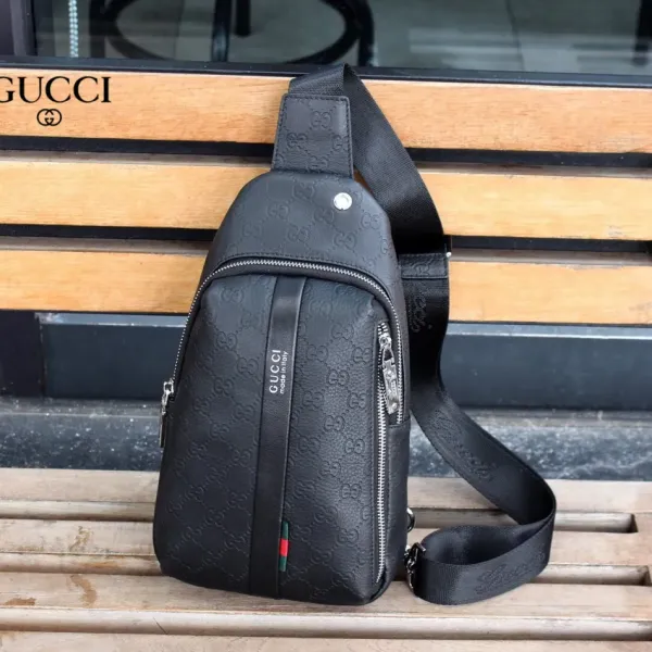 【GUCCI 公式旗艦店】 グッチ  胸ポケット当日出荷 好評に付き再入荷！18*32*7CM