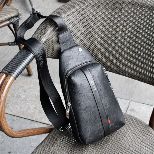 【GUCCI 公式旗艦店】 グッチ  胸ポケット当日出荷 好評に付き再入荷！18*32*7CM