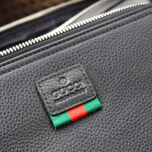 【GUCCI 公式旗艦店】 グッチ 斜めがけバッグ 当日出荷 好評に付き再入荷！31*23*18CM