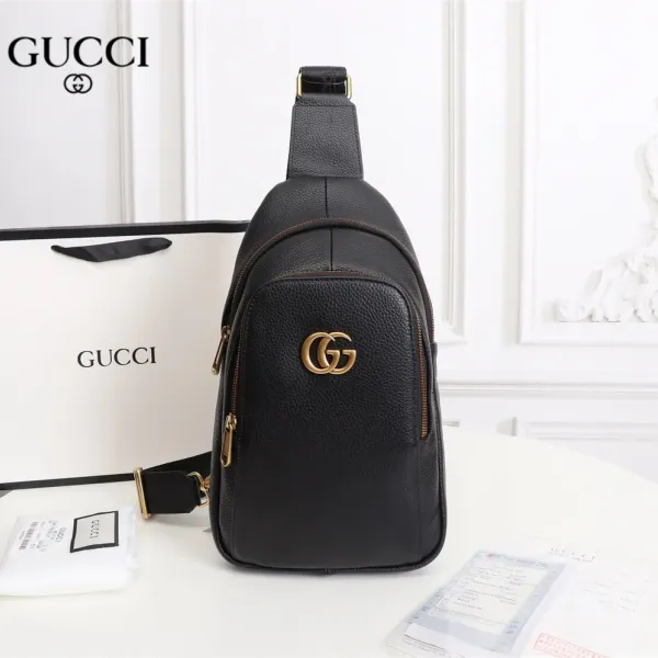【GUCCI 公式 旗艦店】グッチ 胸ポケット当日出荷 好評に付き再入荷！32*17*4CM