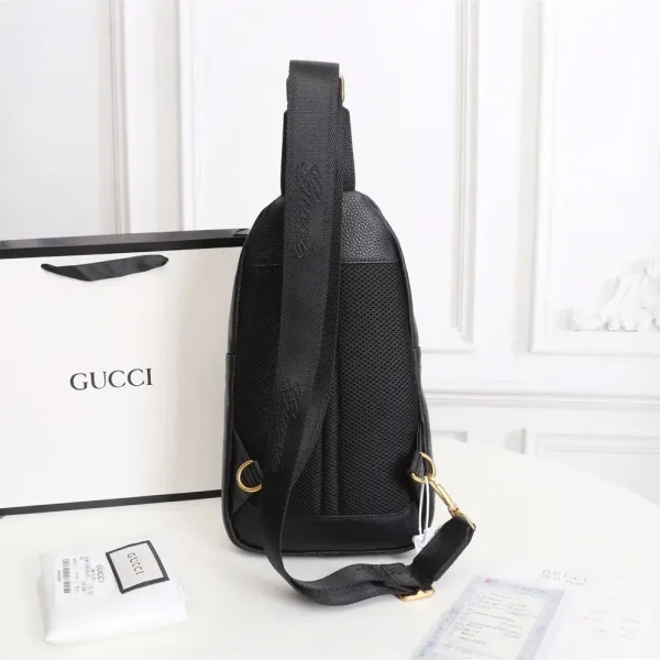 【GUCCI 公式 旗艦店】グッチ 胸ポケット当日出荷 好評に付き再入荷！32*17*4CM