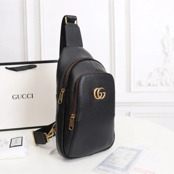 【GUCCI 公式 旗艦店】グッチ 胸ポケット当日出荷 好評に付き再入荷！32*17*4CM