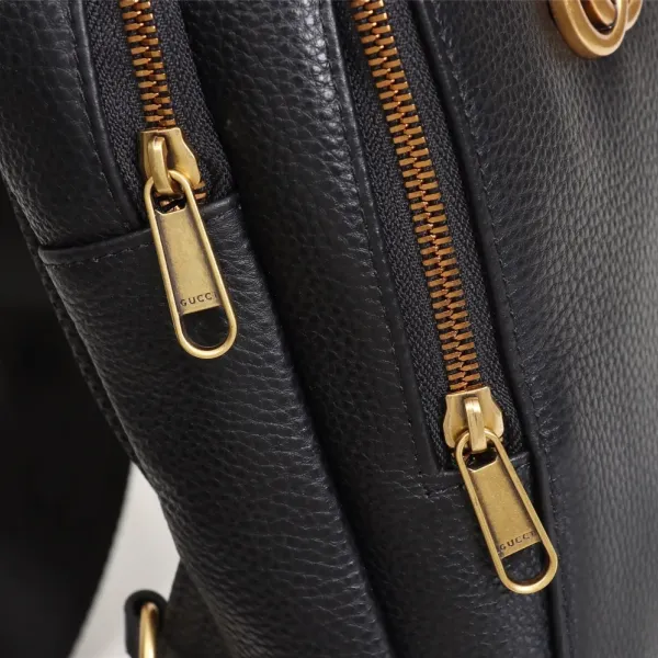 【GUCCI 公式 旗艦店】グッチ 胸ポケット当日出荷 好評に付き再入荷！32*17*4CM