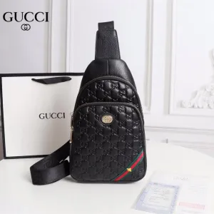 【GUCCI 公式 旗艦店】グッチ 胸ポケット当日出荷 好評に付き再入荷！30*18*7CM