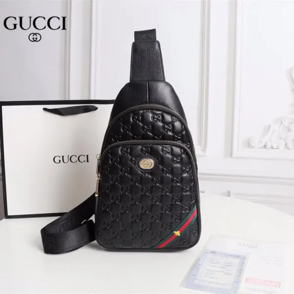 【GUCCI 公式 旗艦店】グッチ 胸ポケット当日出荷 好評に付き再入荷！30*18*7CM