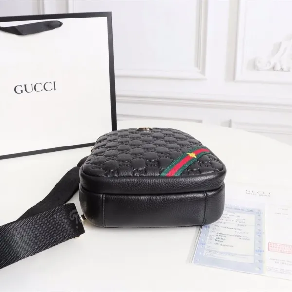 【GUCCI 公式 旗艦店】グッチ 胸ポケット当日出荷 好評に付き再入荷！30*18*7CM