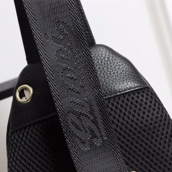 【GUCCI 公式 旗艦店】グッチ 胸ポケット当日出荷 好評に付き再入荷！30*18*7CM