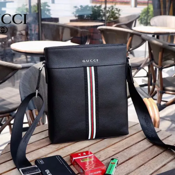 【GUCCI 公式 旗艦店】クッチ  ショルダーバッグ 当日出荷 好評に付き再入荷！24*28*5CM