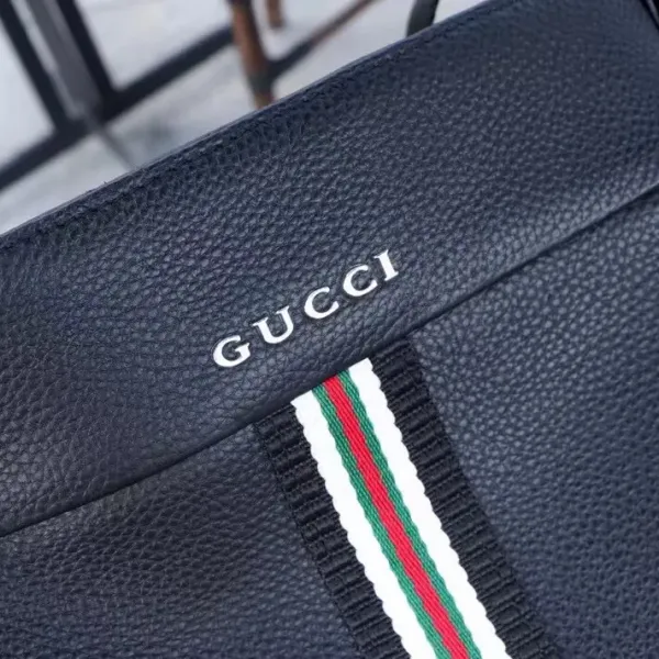 【GUCCI 公式 旗艦店】クッチ  ショルダーバッグ 当日出荷 好評に付き再入荷！24*28*5CM
