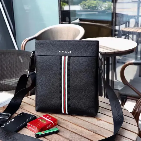 【GUCCI 公式 旗艦店】クッチ  ショルダーバッグ 当日出荷 好評に付き再入荷！24*28*5CM