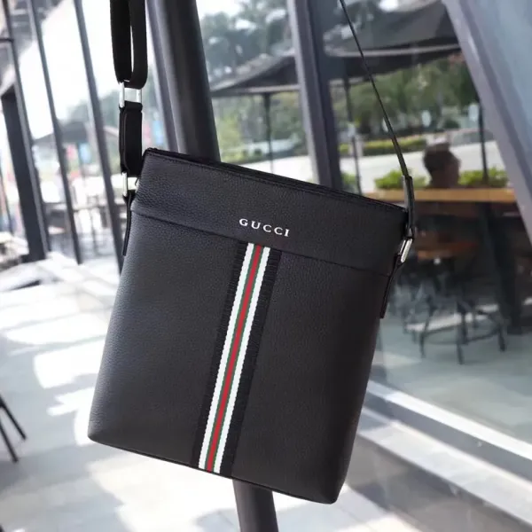 【GUCCI 公式 旗艦店】クッチ  ショルダーバッグ 当日出荷 好評に付き再入荷！24*28*5CM