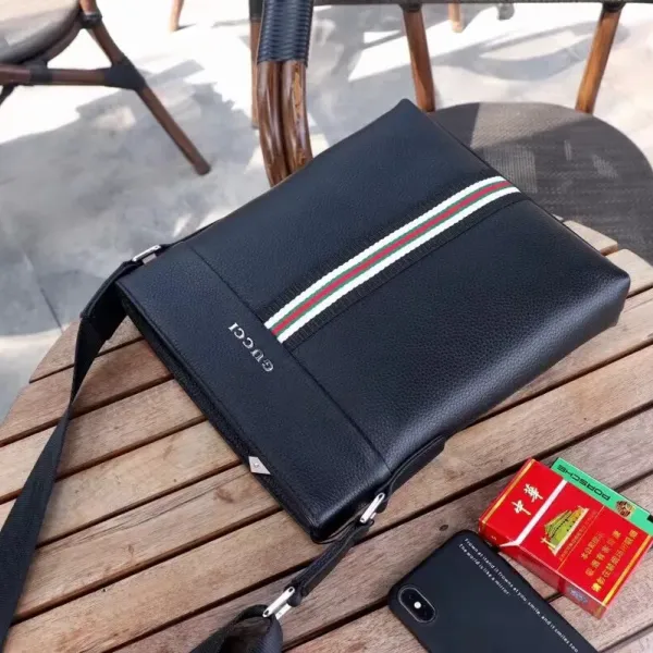 【GUCCI 公式 旗艦店】クッチ  ショルダーバッグ 当日出荷 好評に付き再入荷！24*28*5CM