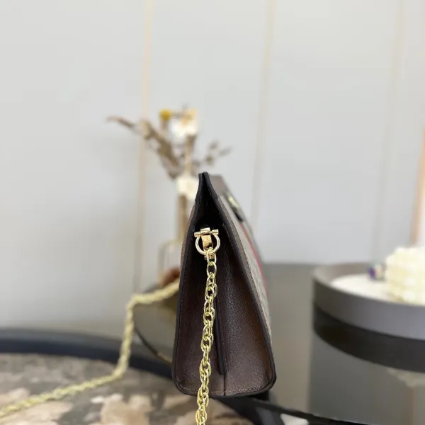 【GUCCI 公式 旗艦店】クッチ   ショルダーバッグ 当日出荷 好評に付き再入荷！25*18*5CM
