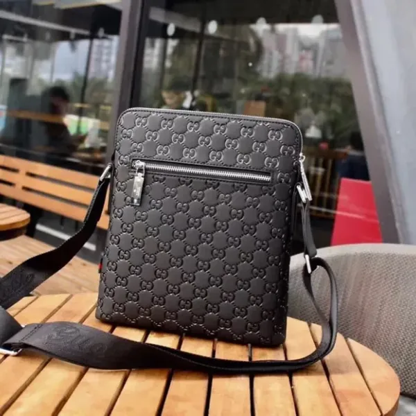 【GUCCI 公式 旗艦店】クッチ    ショルダーバッグ 当日出荷 好評に付き再入荷！24*27*5CM