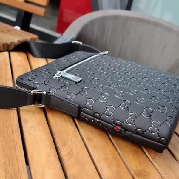 【GUCCI 公式 旗艦店】クッチ    ショルダーバッグ 当日出荷 好評に付き再入荷！24*27*5CM