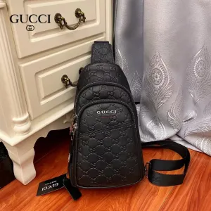 【GUCCI 公式 旗艦店】クッチ  胸ポケット当日出荷 好評に付き再入荷！29*18*8CM